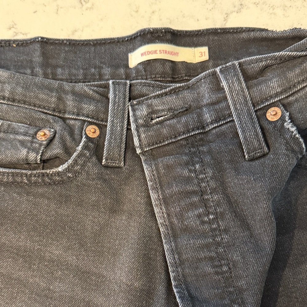 Levi’s Wedgie Straight Women's Jeans - Charcoal Gray- size 31